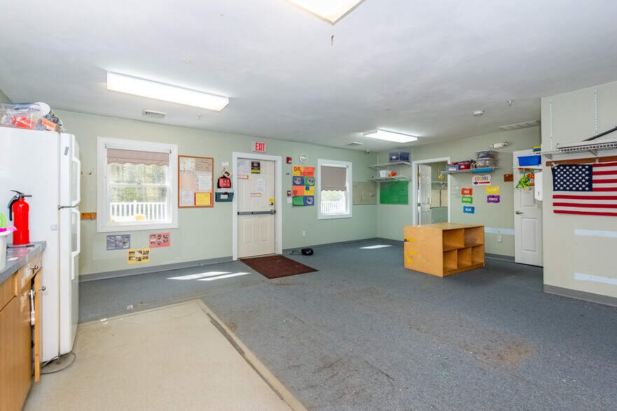 More Photos Of 105 Durham Rd, Dover Daycare Center For Sale