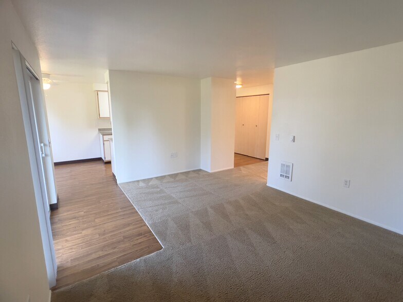 More Photos Of 937 SE Sheridan Rd, Sheridan Apartments For Sale