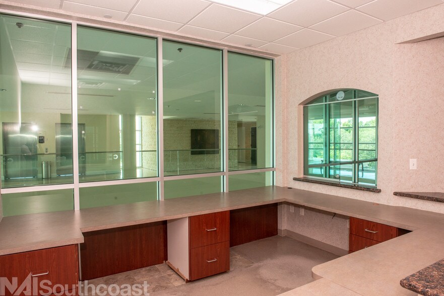 More Photos Of 1050 SE Monterey Rd, Stuart Medical For Lease