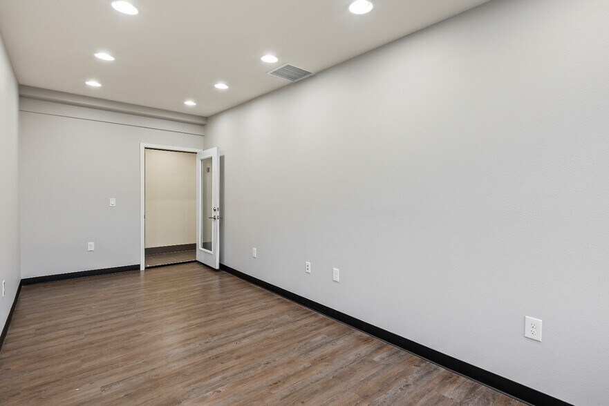 More Photos Of 3654-3660 Ruffin Rd, San Diego Unknown For Lease