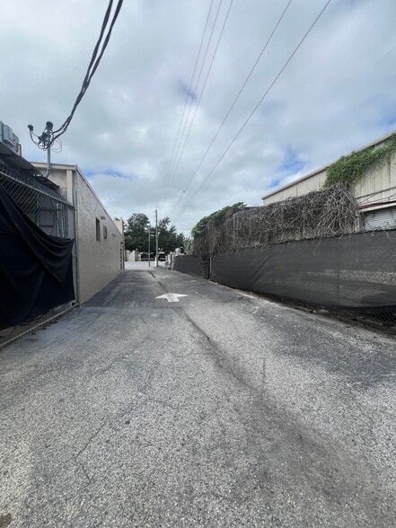 More Photos Of 111-123 N Kings Ave, Brandon Storefront Retail Office For Lease