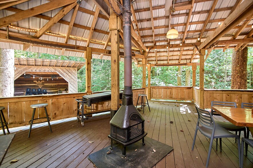 More Photos Of 15303 Midland Trl, Ansted Freestanding For Sale