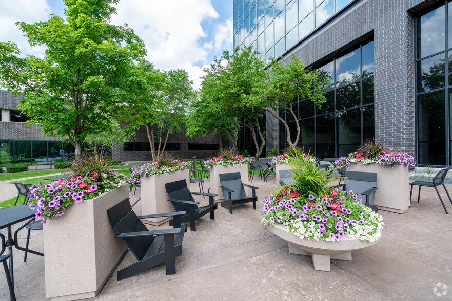 More Photos Of 8000-8500 Normandale Lake Blvd, Bloomington Unknown For Lease