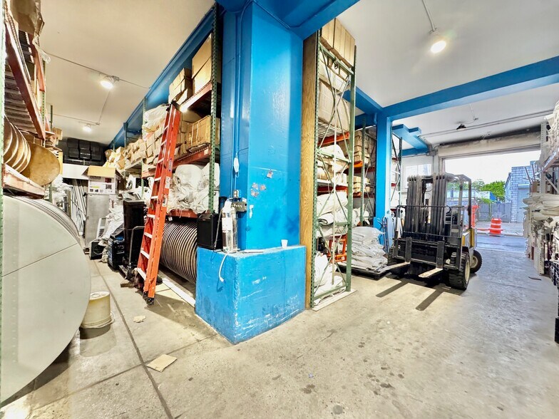 More Photos Of 81 Sheridan Blvd, Inwood Warehouse For Lease
