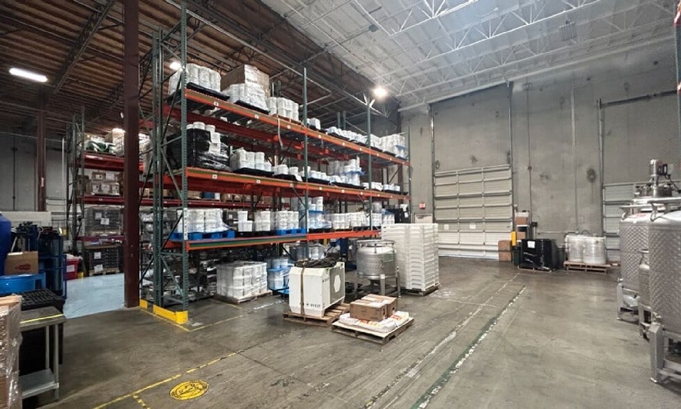 More Photos Of 16427 NE Airport Way, Portland Warehouse For Lease