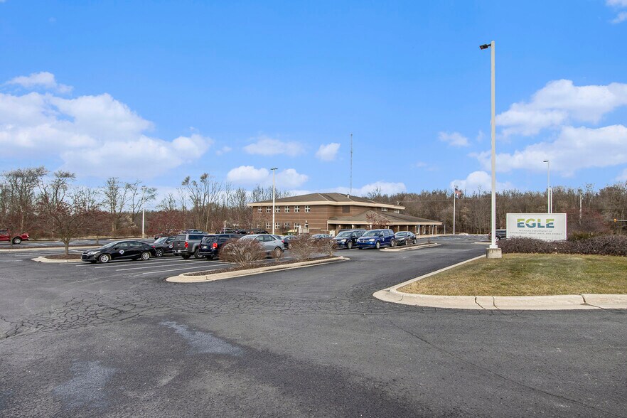 More Photos Of 7953 Adobe Rd, Kalamazoo Office For Sale