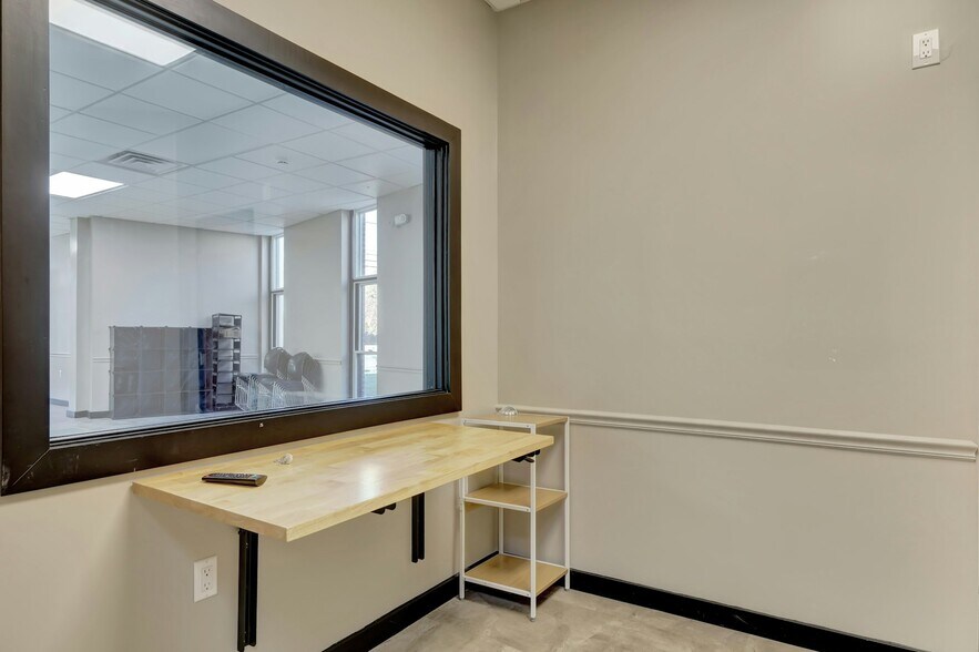 More Photos Of 1285-1291 Broad St, Bloomfield Medical For Lease