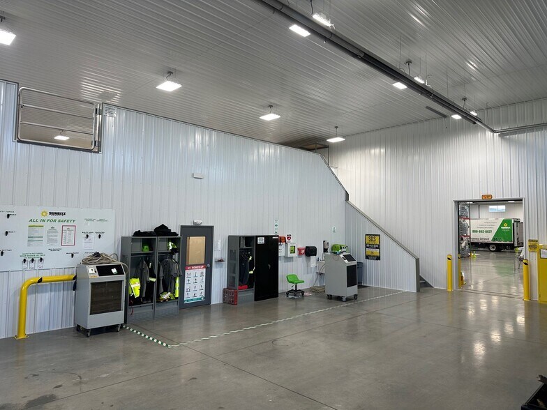 More Photos Of 1000 Randall Ct, Export Warehouse For Lease