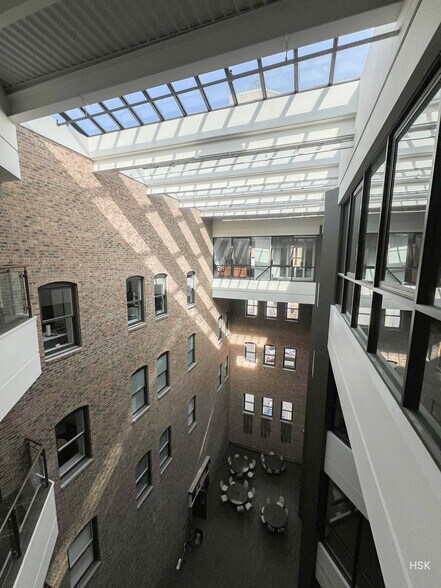 More Photos Of 125 Ottawa Ave NW, Grand Rapids Office For Lease