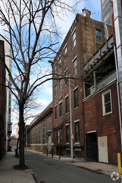 More Photos Of 2002 Ludlow St, Philadelphia Office For Lease