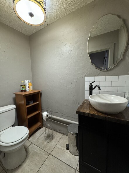 More Photos Of 419 W Main St, Yukon Storefront Retail Residential For Sale