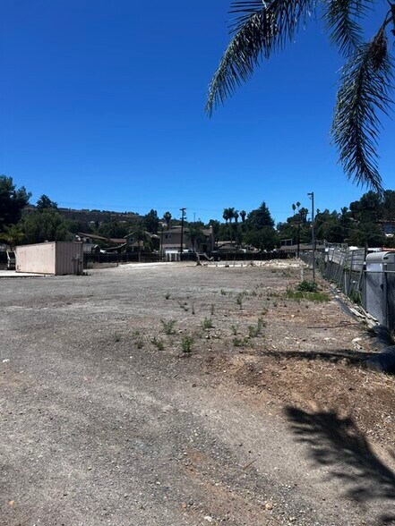 More Photos Of 8907 Creekford Dr, Lakeside Contractor Storage Yard For Lease