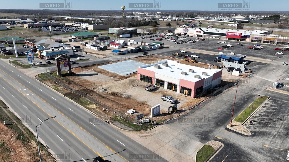 More Photos Of 1565-1585 S Jefferson Ave, Lebanon General Retail For Lease