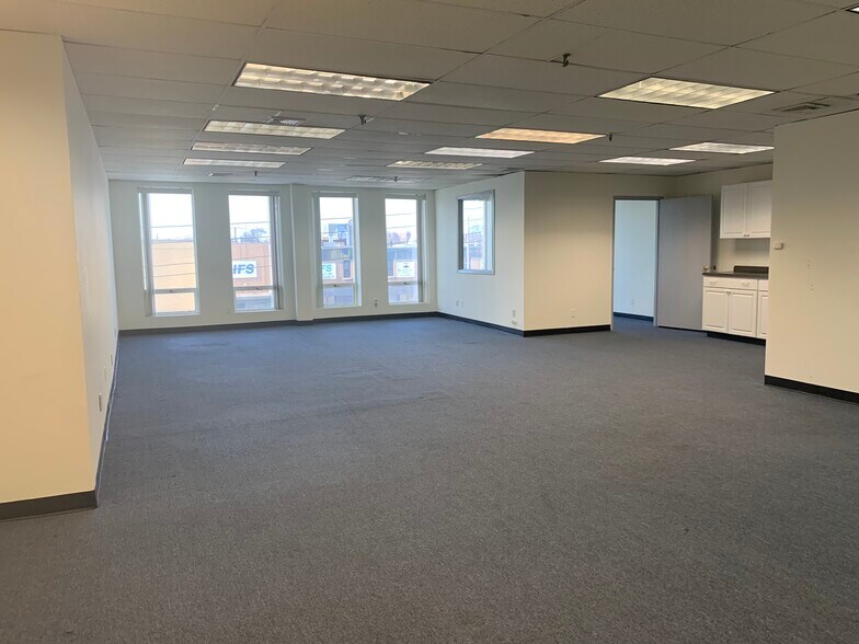More Photos Of 147-45 Farmers Blvd, Jamaica Warehouse For Lease