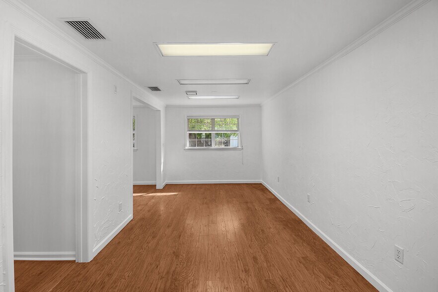 More Photos Of 300 SE Detroit Ave, Stuart Office For Lease