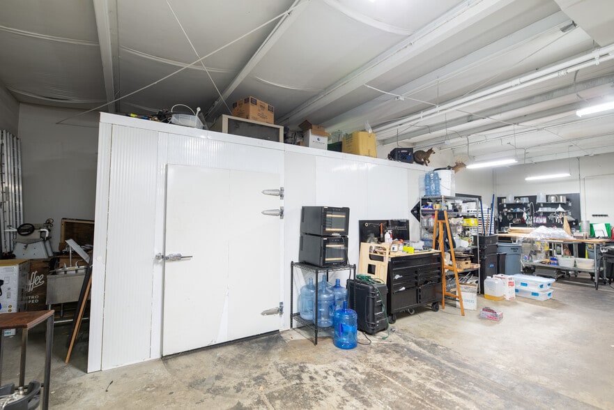 More Photos Of 5010 N Nebraska Ave, Tampa Light Distribution For Lease