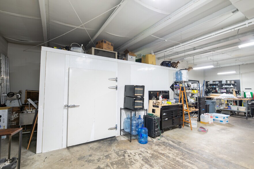 More Photos Of 5010 N Nebraska Ave, Tampa Light Distribution For Lease