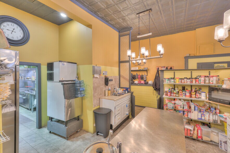 More Photos Of 108 W Walnut St, Smithville Restaurant For Sale