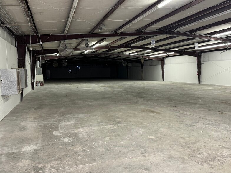 More Photos Of 103 Industrial Park Dr, Perry Warehouse For Lease