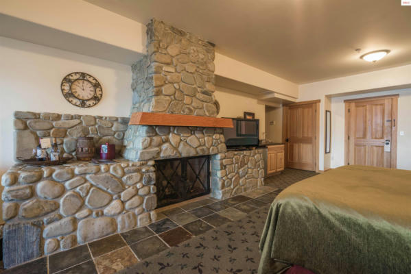 More Photos Of 41-45 Lakeshore Dr, Sagle Hotel For Sale