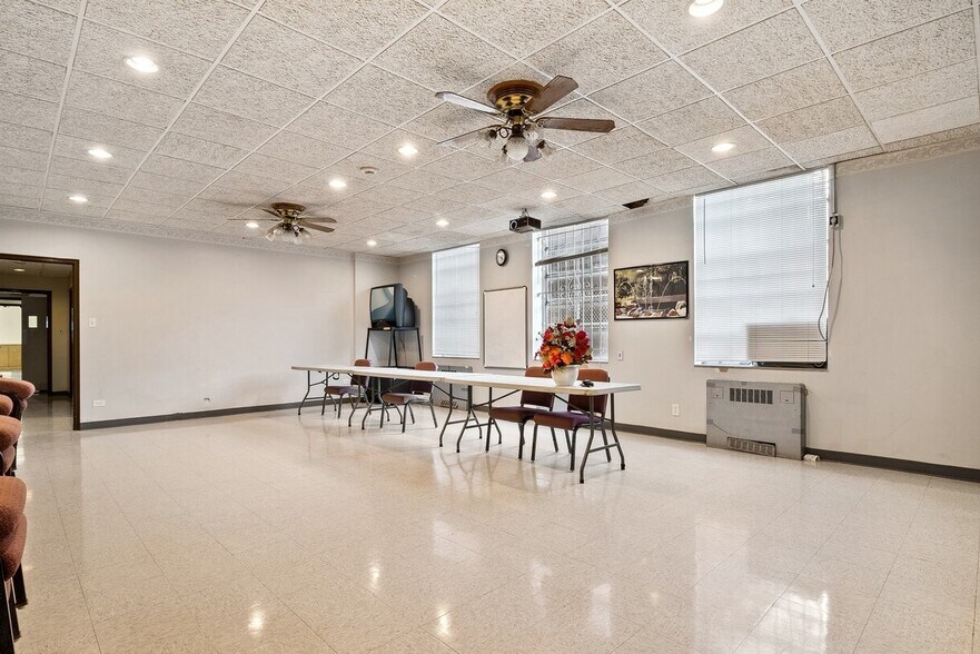 More Photos Of 8231 S South Shore Dr, Chicago Schools For Sale