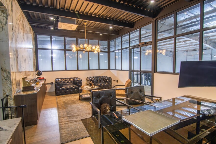 More Photos Of 1921 5th Ave S, Saint Petersburg Warehouse For Lease