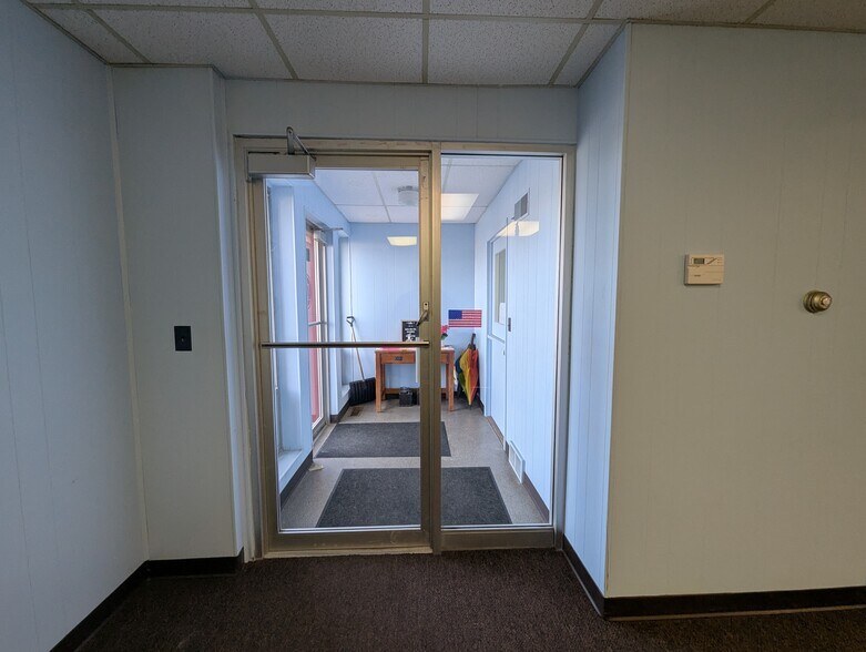 More Photos Of 8202-8226 N University St, Peoria Light Distribution For Lease