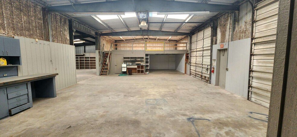 More Photos Of 4802 Neptune St, Corpus Christi Warehouse For Lease