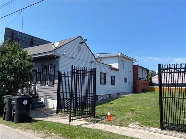More Photos Of 718 N Broad St, New Orleans Auto Dealership For Sale
