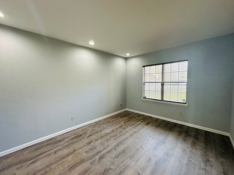 More Photos Of 6550 St Augustine Rd, Jacksonville Medical For Lease