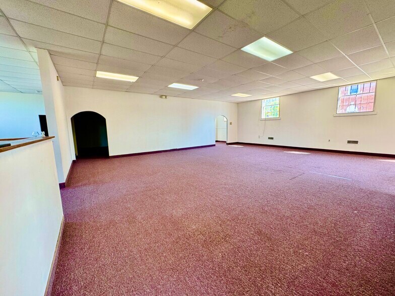 More Photos Of 1015 Main St, Conneautville Office For Sale