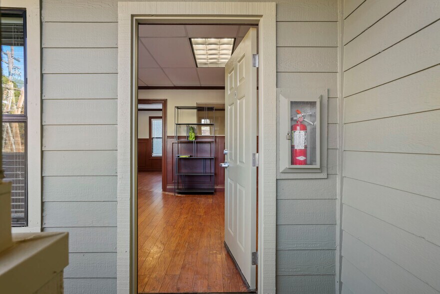 More Photos Of 621-627 13th St, Modesto Office For Lease