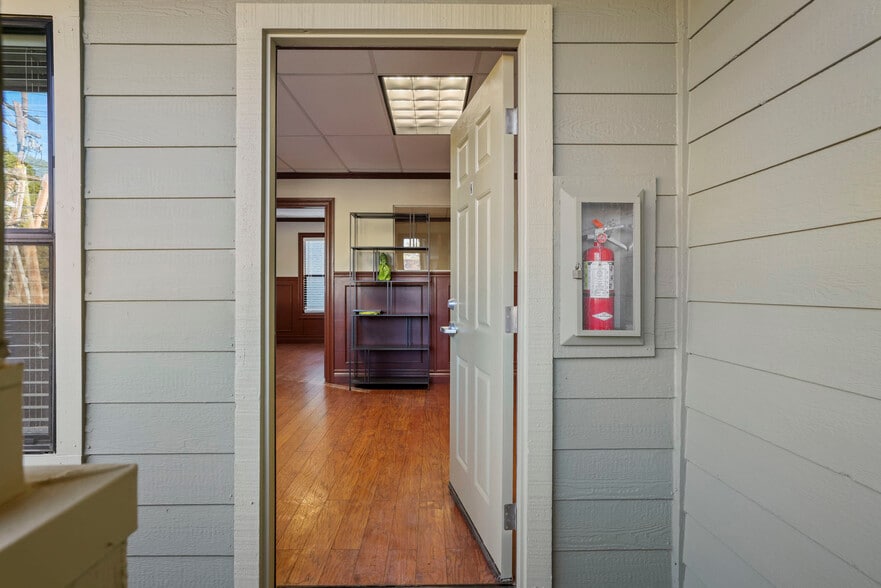 More Photos Of 621-627 13th St, Modesto Office For Lease