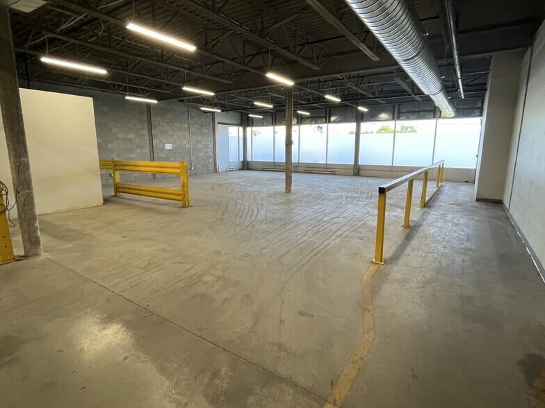 More Photos Of 1300-1334 Av De La Gare, Mascouche Service For Lease