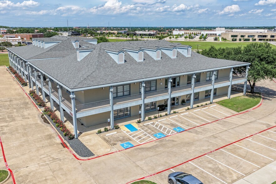 Primary Photo Of 7222 S Westmoreland Rd, Dallas Office For Lease