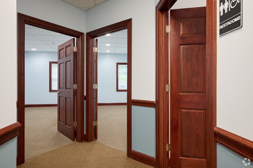 More Photos Of 95 Canal Landing Blvd, Rochester Medical For Lease