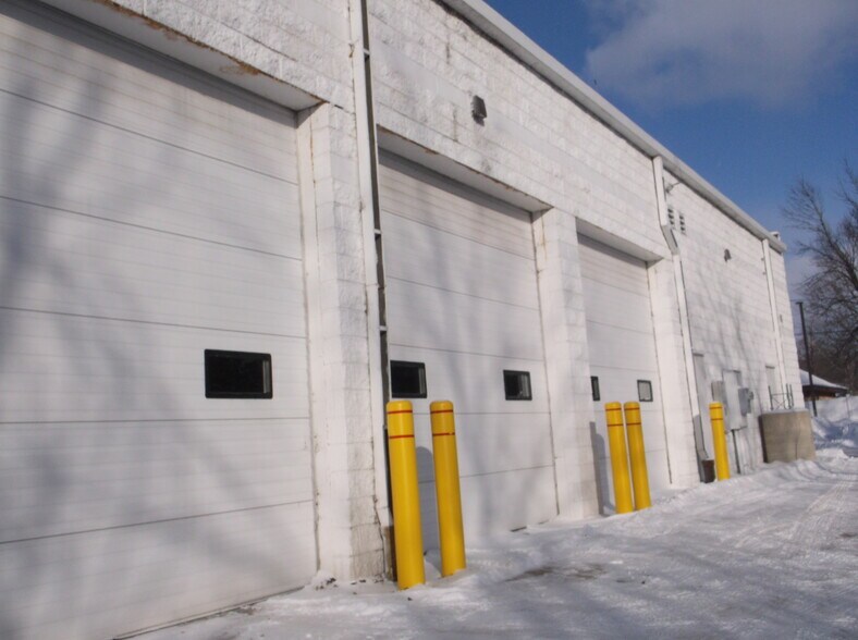 More Photos Of 500 S Green Bay Rd, Neenah Auto Dealership For Sale
