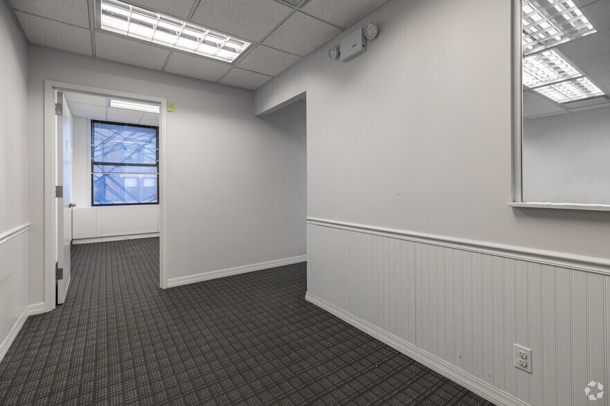 Photo of 27th Floor Ste 2707