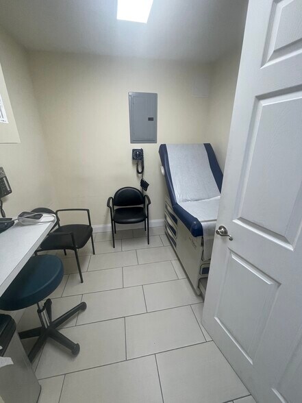 More Photos Of 20619 Hillside Ave, Queens Village General Retail For Lease