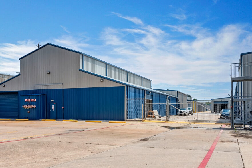 More Photos Of 3526-3530 Lang Rd, Houston Unknown For Lease