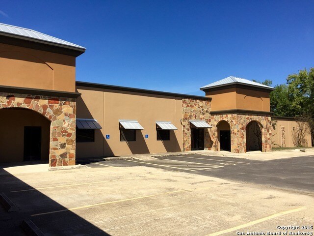 More Photos Of 1701 E State Highway 97, Jourdanton Flex For Lease