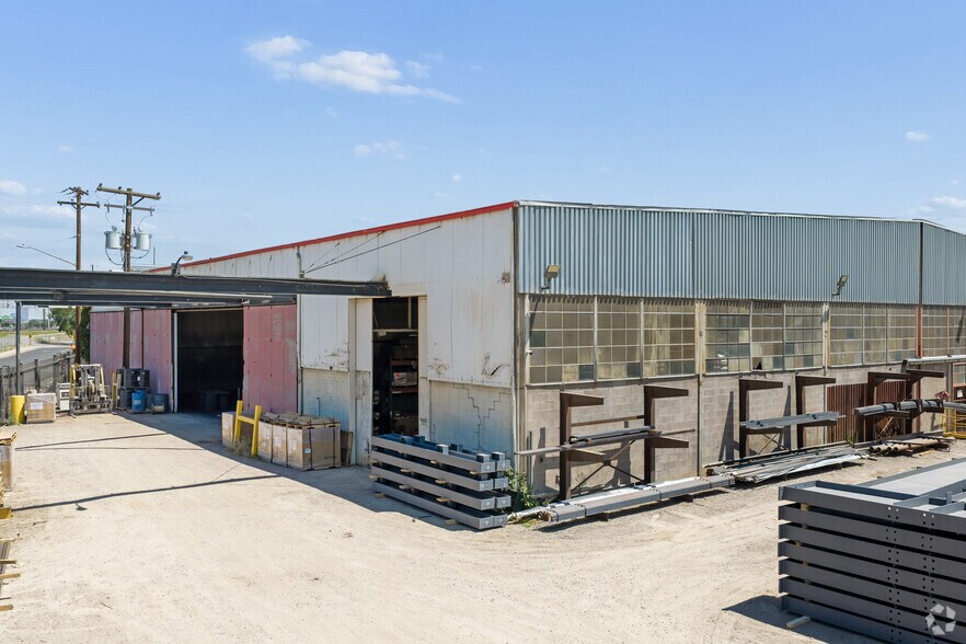 More Photos Of 3755 S Lipan St, Englewood Manufacturing For Sale