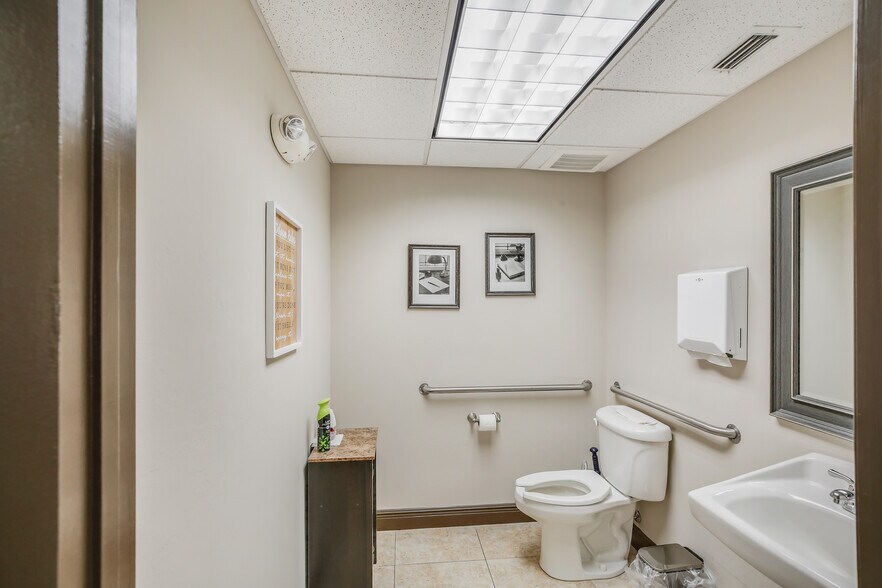 More Photos Of 9101 W College Pointe Dr, Fort Myers Medical For Sale