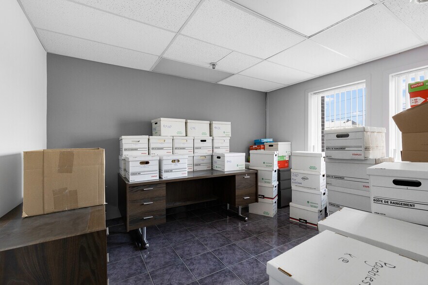 More Photos Of 262 Rue Scott, Saint-Jérôme Warehouse For Sale