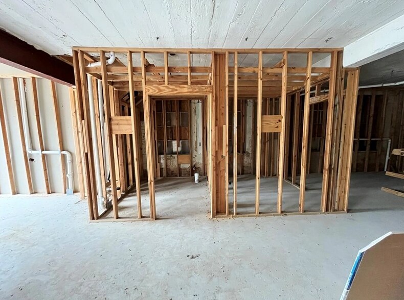 More Photos Of 311 S Locust St, Denton Freestanding For Lease