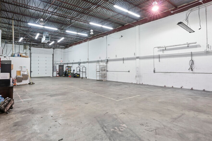 More Photos Of 4215 Walney Rd, Chantilly Light Manufacturing For Lease