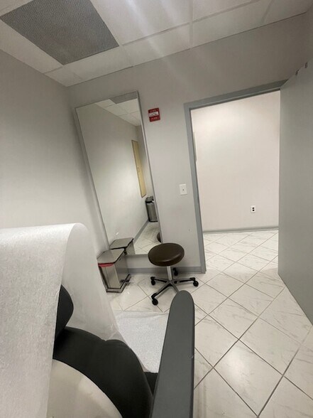 More Photos Of 5530 Wisconsin Ave, Chevy Chase Medical For Lease