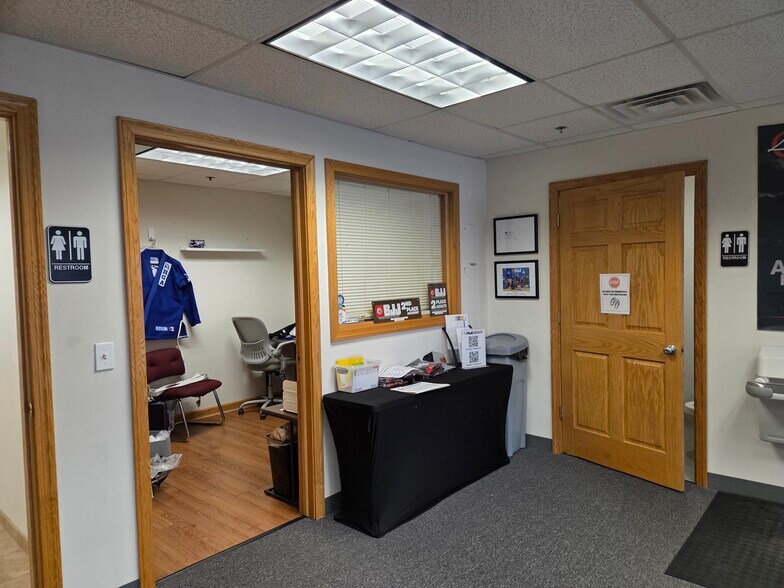 More Photos Of 400 W Cummings Park, Woburn Office For Lease