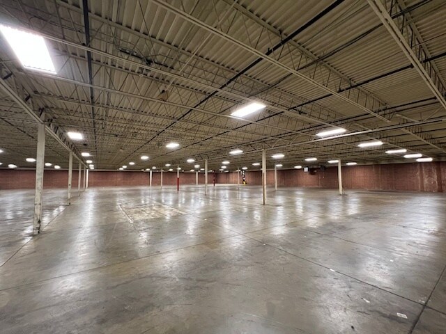More Photos Of 106 Somerset Dr, Conover Manufacturing For Lease