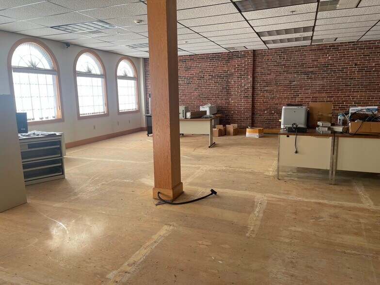 More Photos Of 7 Central St, Farmington Office For Sale